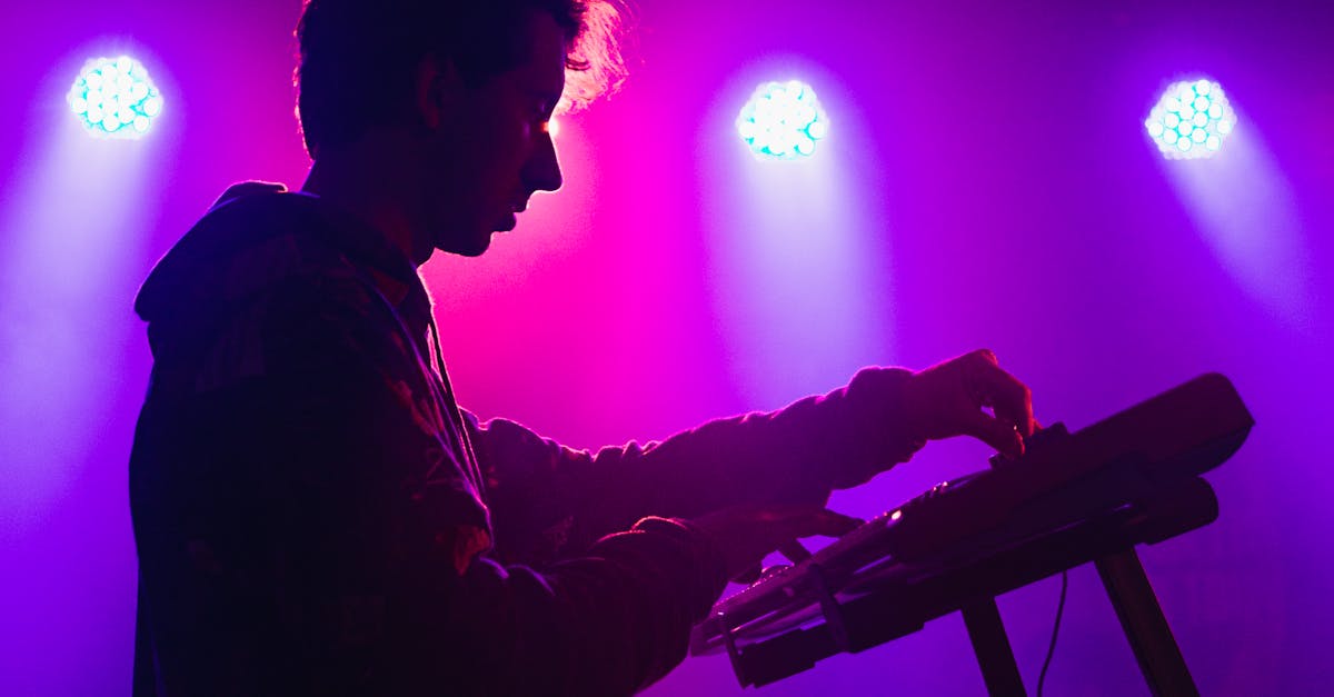 DJ Moshu, maestrul petrecerilor, va electriza atmosfera la White Boho Party