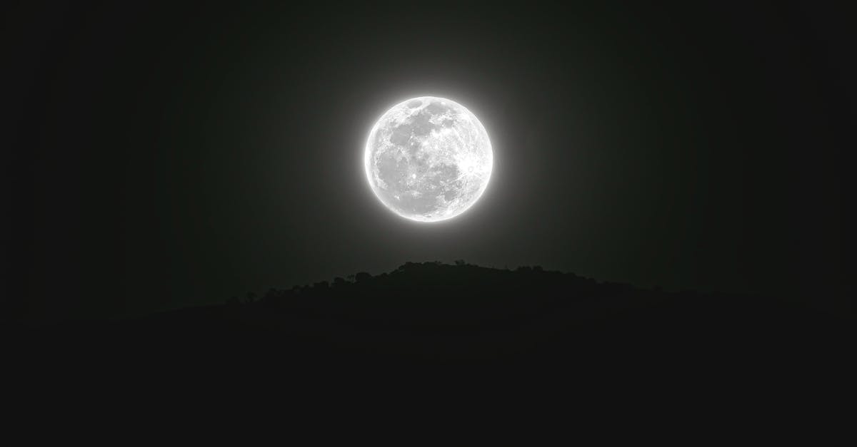 Descoperă luna căpșună: un fenomen astronomic captivant în iunie
