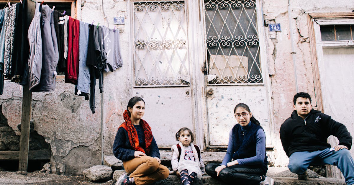 Venitul mediu pe familie în România: cum se împart cheltuielile între orașe și mediul rural