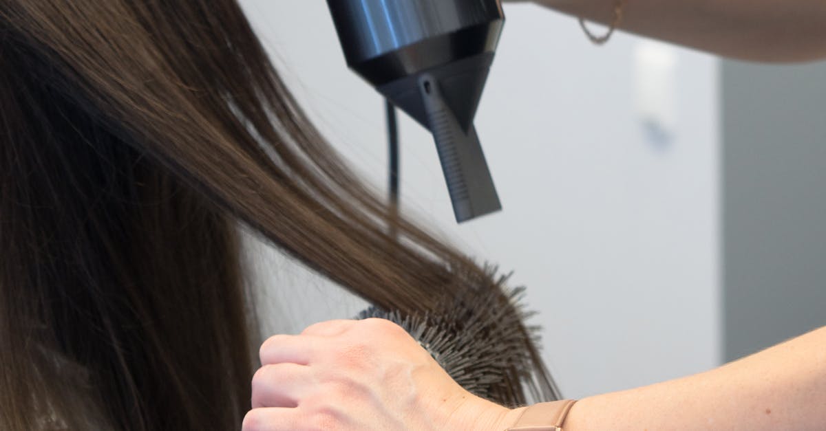 Transformări rapide pentru un look impecabil: Impactul tehnologiei asupra rutinei de îngrijire a părului