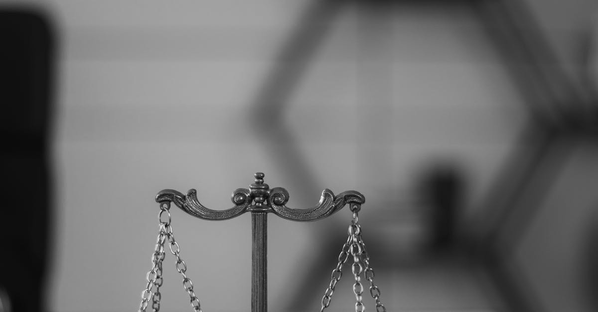 Marian Enache își încheie mandatul la CCR, dar va rămâne președinte interimar