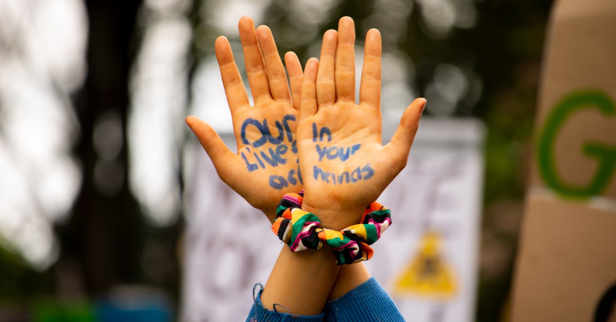 Violențe în Irlanda de Nord: Protestele se intensifică și vizează comunitatea română