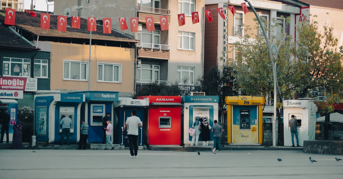 De ce brașovenii preferă banii cash pe 12 ale lunii