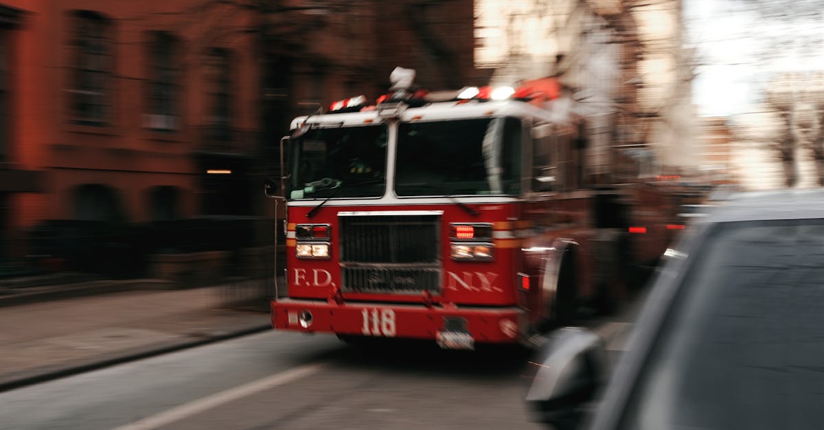 Incendiu devastator la o mașină în fața Poliției din Bârlad
