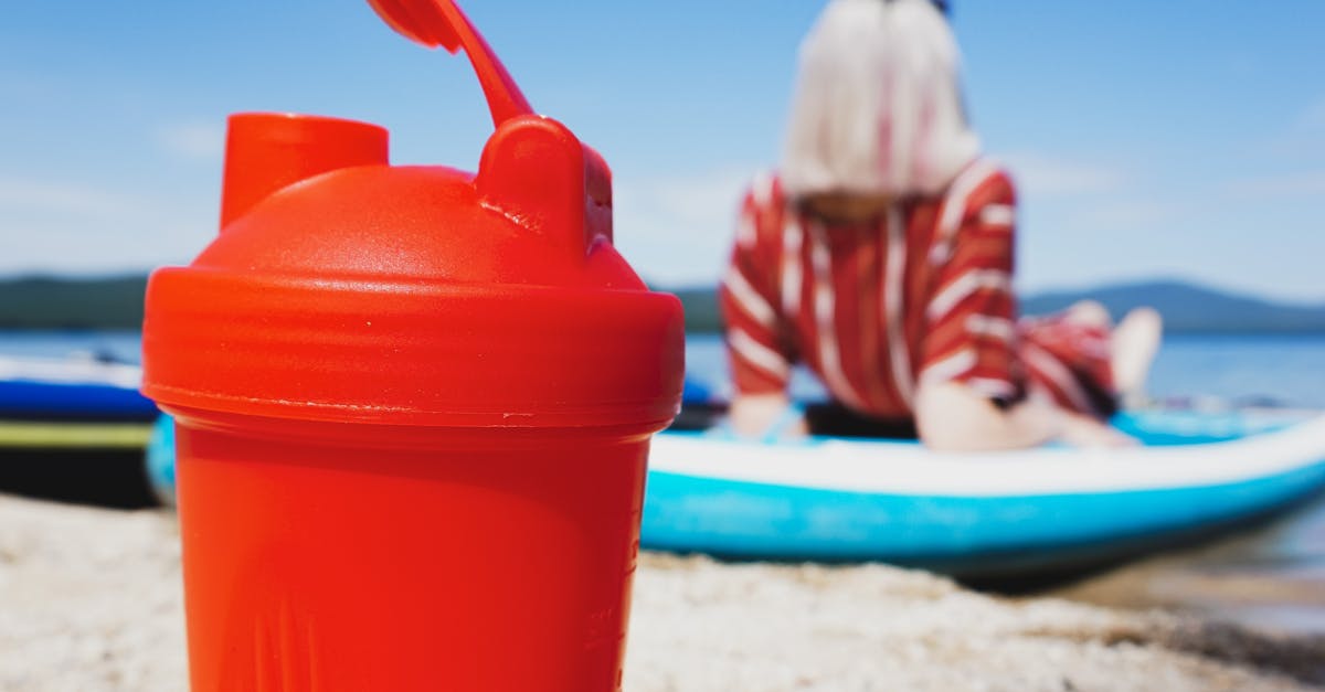 Plajele românești, sufocate de plastic: ecologiștii cer măsuri stricte pentru turiști