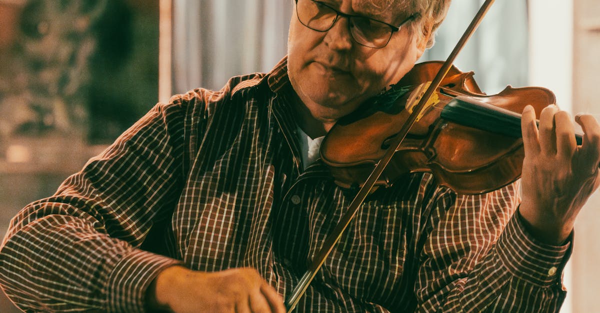 Alexandru Tomescu aduce muzica vieții la Coloana Infinitului
