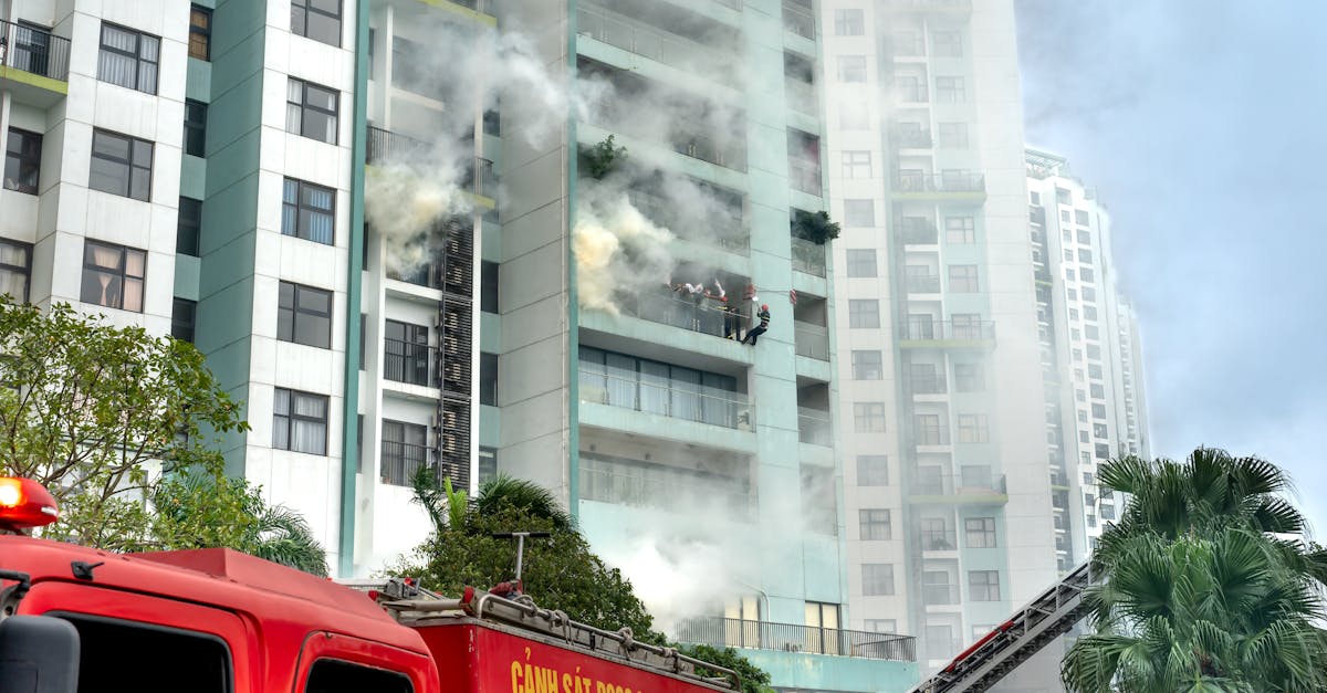 Incendiu devastator la un zgârie-nori din Dubai, dar nimeni nu a fost rănit