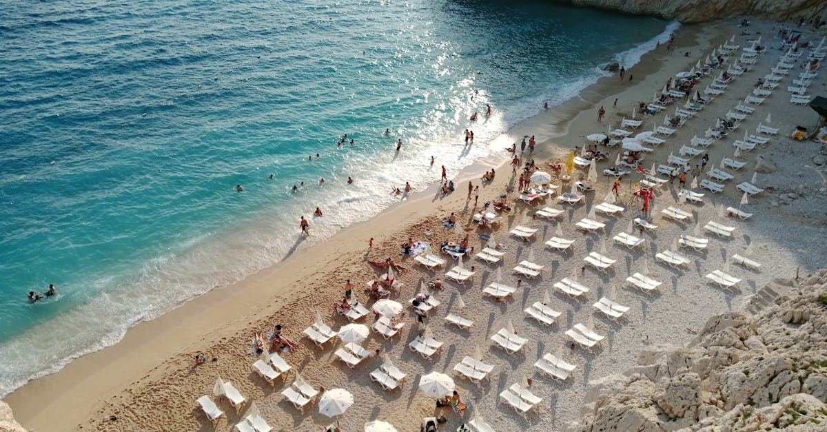 Sezonul estival a început pe litoral: stațiunile atrag turiști cu prețuri reduse