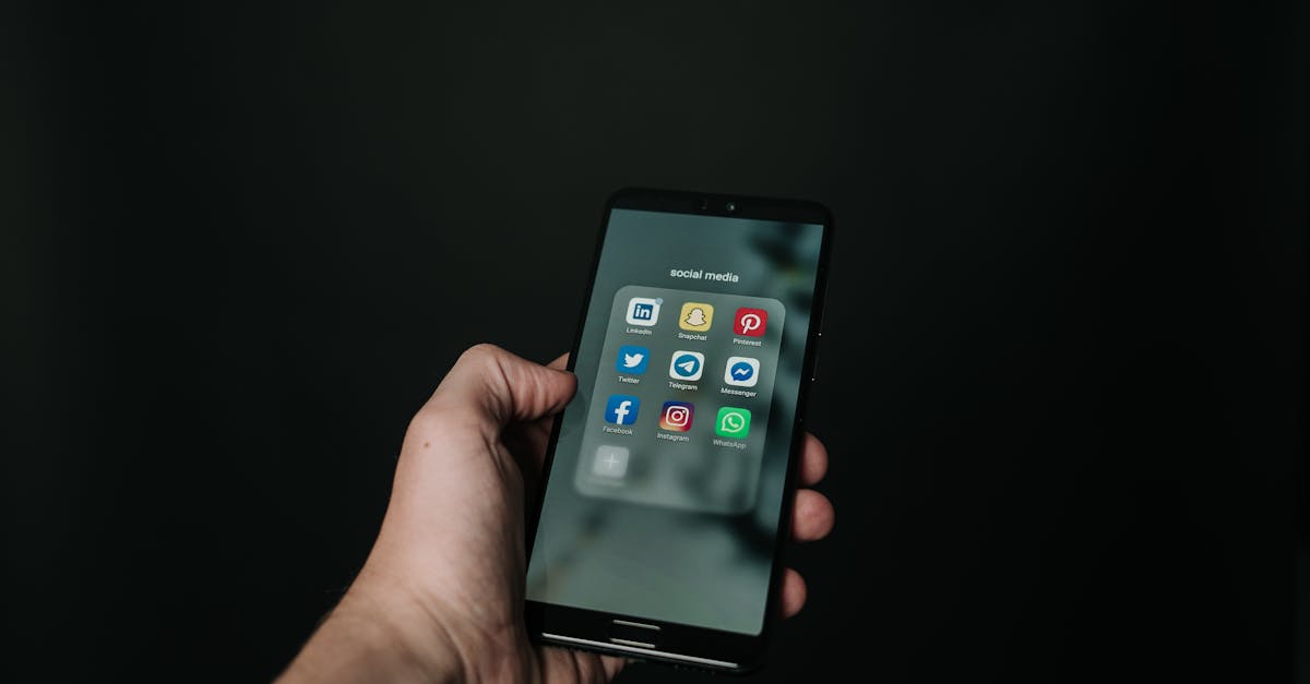 WhatsApp introduce noi funcții publicitare, dar păstrează mesajele personale private