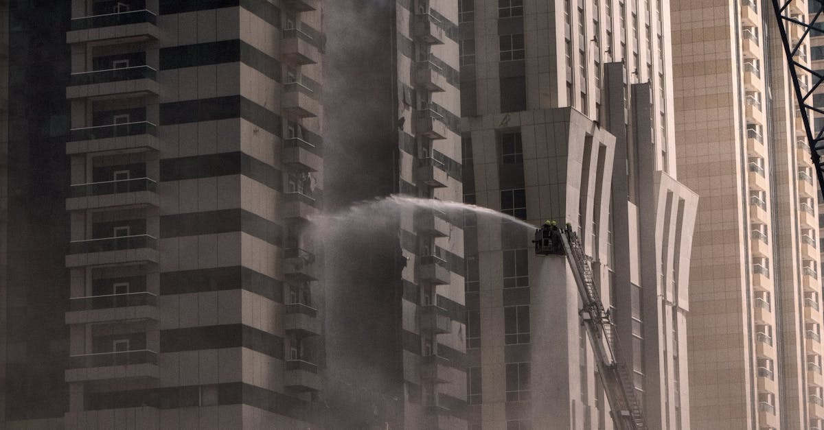 Incendiu devastator la o hală din Mediaș, pompierii în alertă