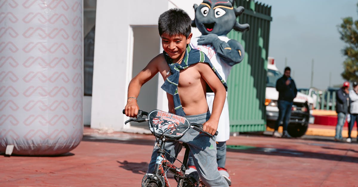 Întreceri pe bicicletă pentru copii la JimboCicleta. Distracție și fairplay în centrul orașului