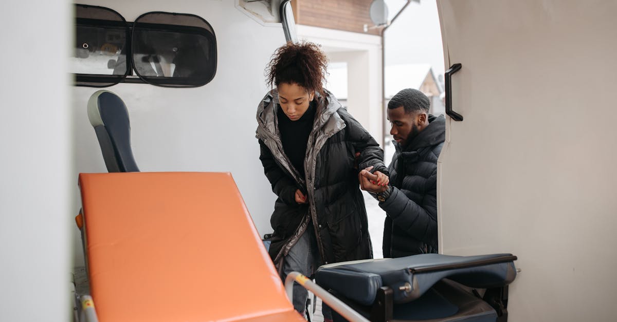 Transport medical internațional: pacient român adus din Turcia la Iași