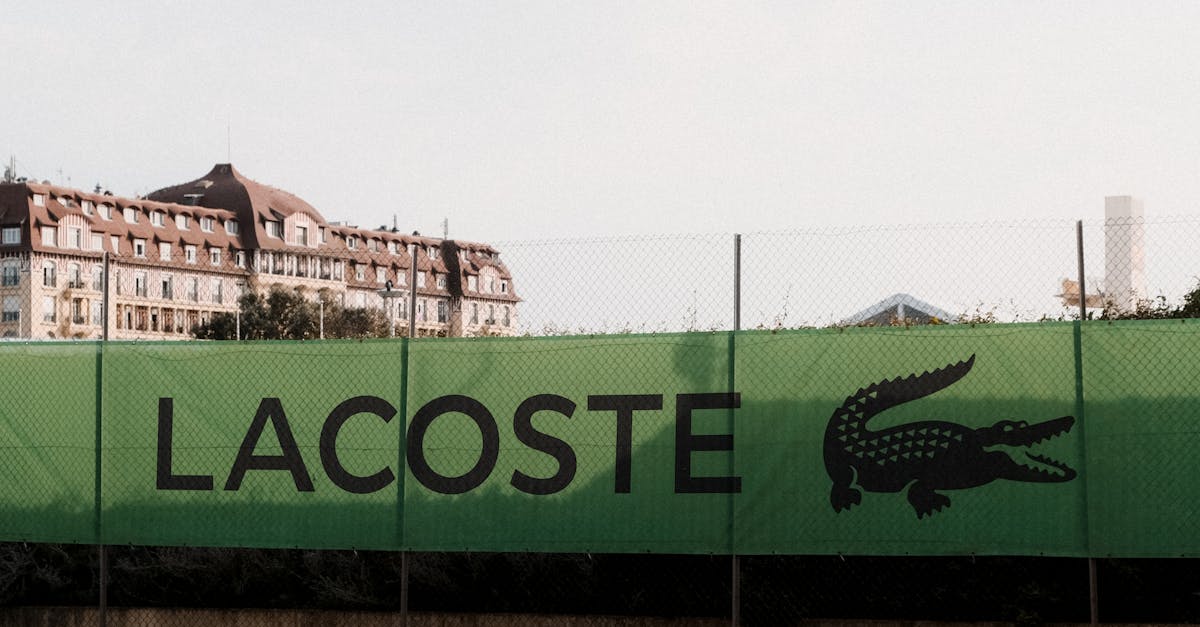 Incident șocant la un meci de tenis: o femeie rănită de un panou publicitar