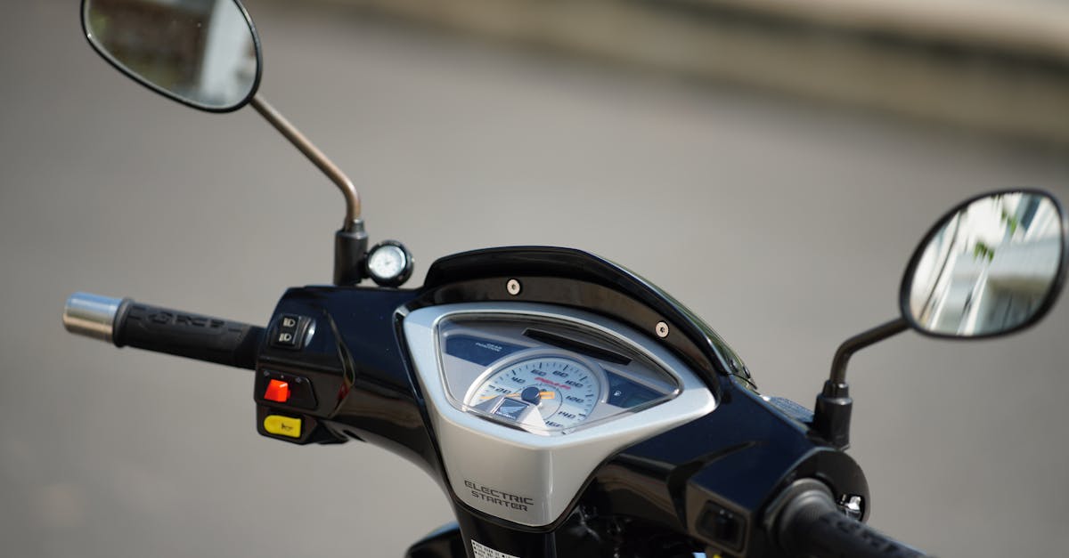 Brașovul ar putea reintroduce trotinetele electrice: cetățenii sunt invitați să se exprime