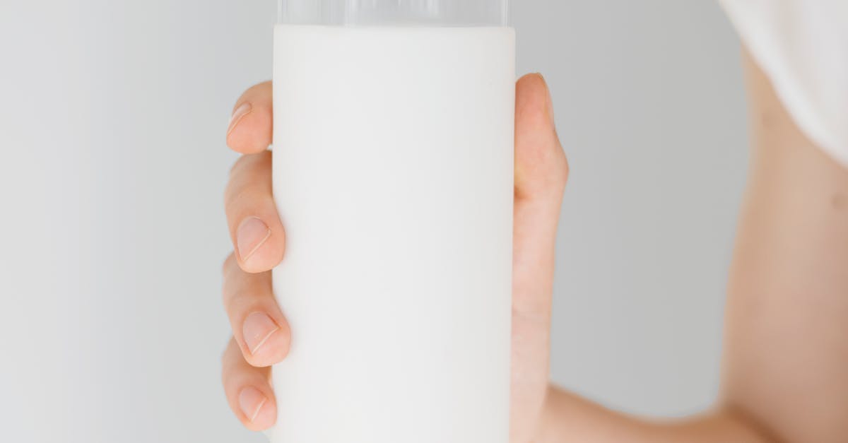 Studiu surprinzător: băuturile din sticlă conțin mai multe microplastice decât cele din plastic