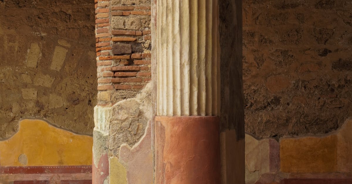 Un vas de Cucuteni restaurat, vedeta expoziției UNESCO la Paris