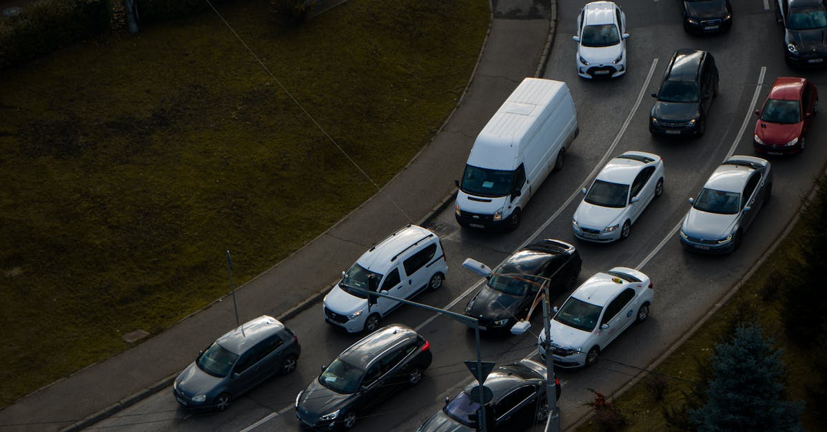Aglomerație în Cluj: șoferi parcati neregulamentar blochează o bandă de circulație