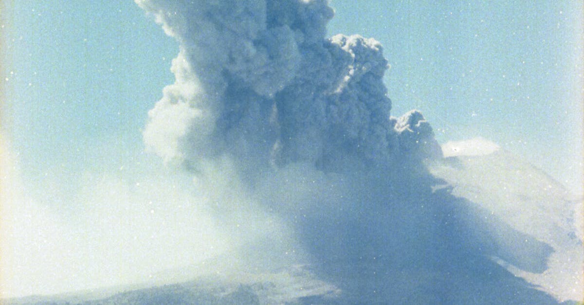 Bali afectată de erupția vulcanului Lewotobi Laki-laki: zboruri suspendate și aeroport închis