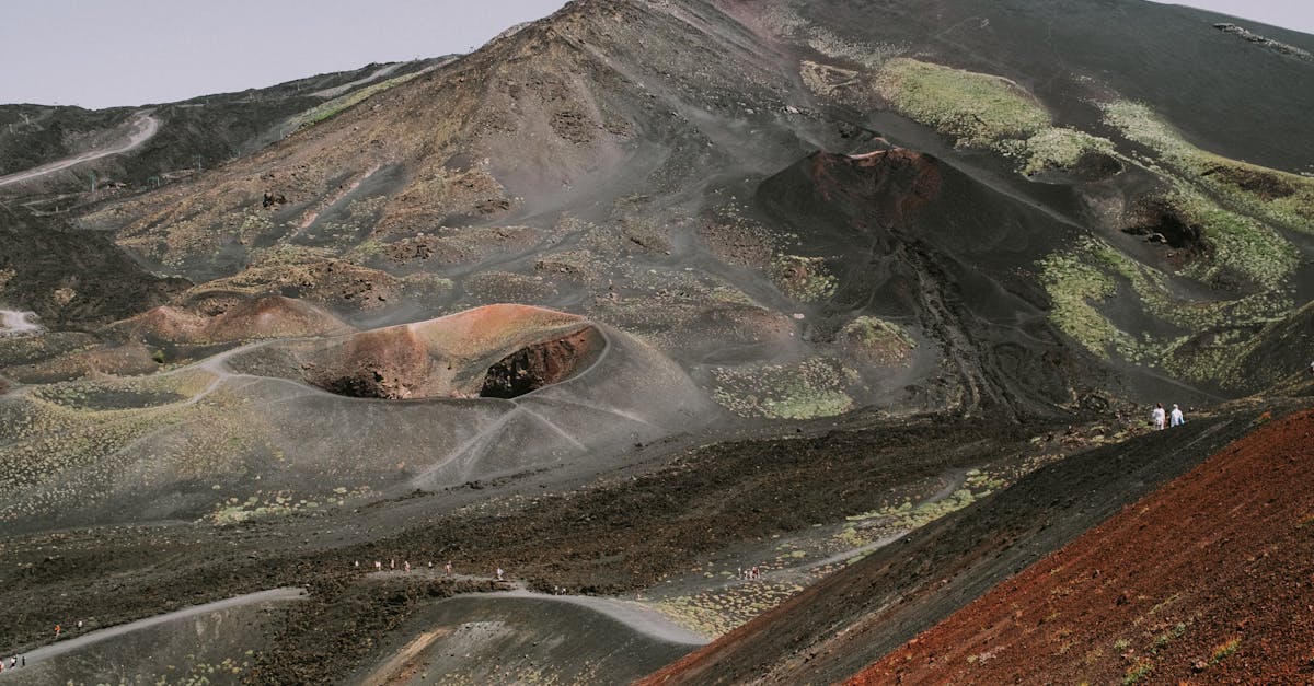 Erupție spectaculoasă a Etnei: nor de cenușă atinge 6.000 de metri
