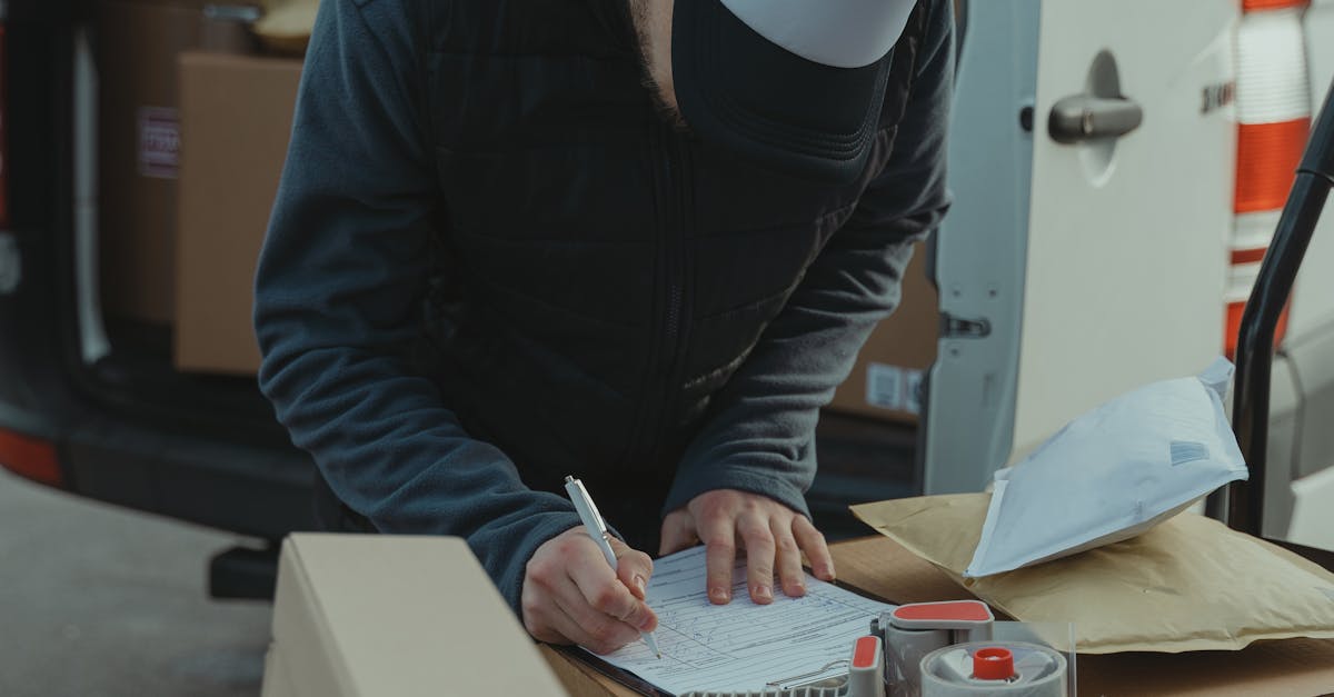 Poșta Română modernizează uniformele angajaților cu o investiție de 2,5 milioane de lei