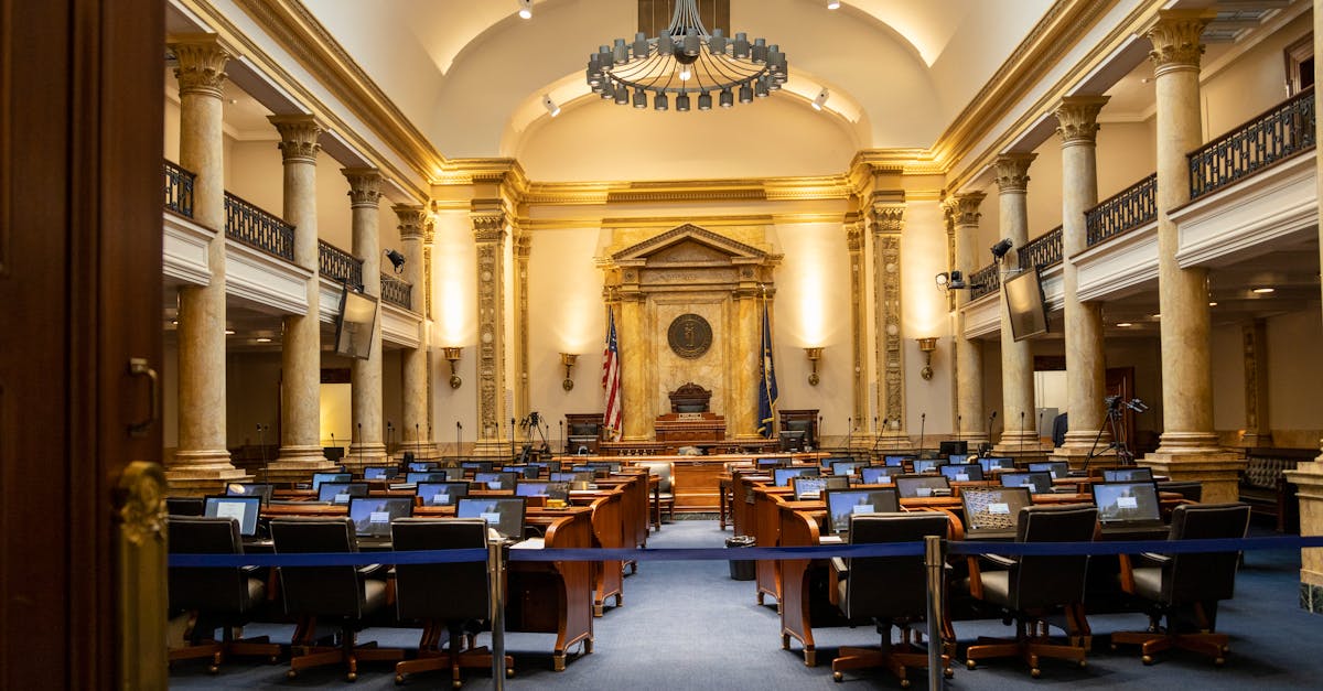 Guvernul propune reforme radicale în salarizarea din administrația publică