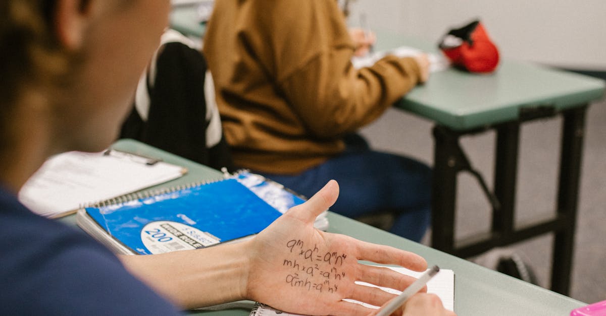 Elev eliminat de la Evaluarea Națională din cauza unei tentative de fraudă