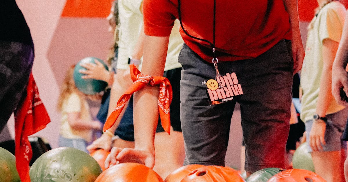 De ce tinerii se îndepărtează de biserică? Perspectiva unui preot și a unui psiholog