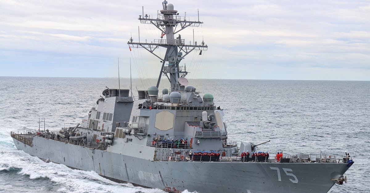 Kim Jong-Un elimină doi oficiali din fotografii după un eșec naval major