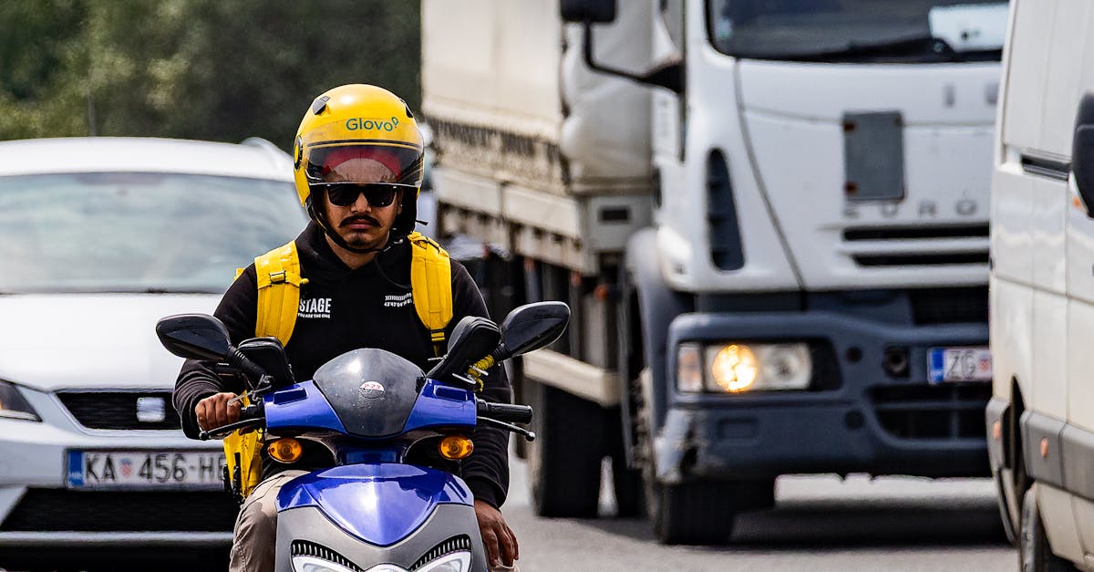 Motocicliștii vor beneficia de noi reguli pentru circulație: utilizarea benzilor pentru autobuze devine legală