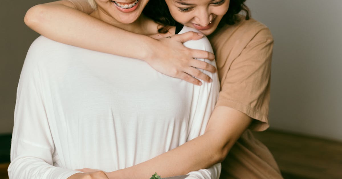 Conflict familial în Timiș: o fiică vitregă își atacă tatăl cu cuțitul