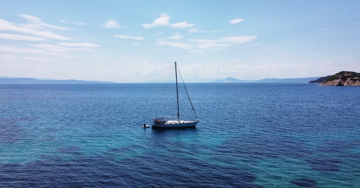Descoperă Skiathos: o insulă grecească cu plaje de vis și peisaje uimitoare
