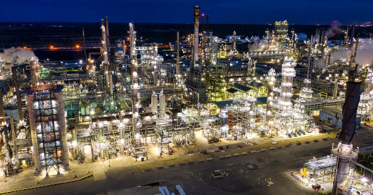 Trump îndeamnă producătorii de petrol să mențină prețurile scăzute în contextul tensiunilor cu Iranul