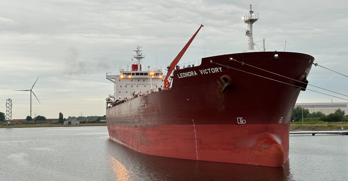 Corveta rusă Boikiy navighează sub un cod fals în Canalul Mânecii, escortată de petroliere sancționate