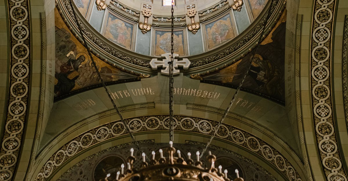 Expoziție de artă la Muzeul Unirii: Geza Legendi din Zlatna își prezintă lucrările