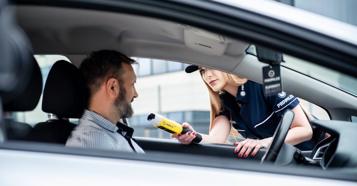 Tânără prinsă la volan fără permis și cu mașina neînmatriculată