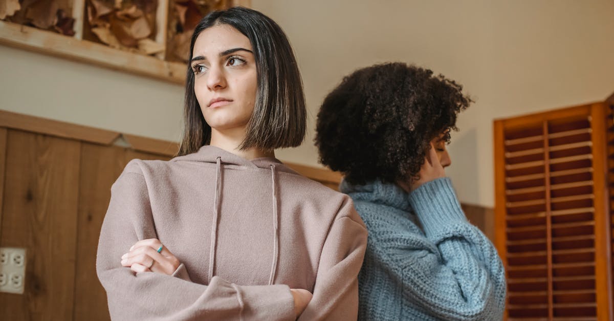 Conflict familial grav: fiu reținut pentru amenințări la adresa mamei sale