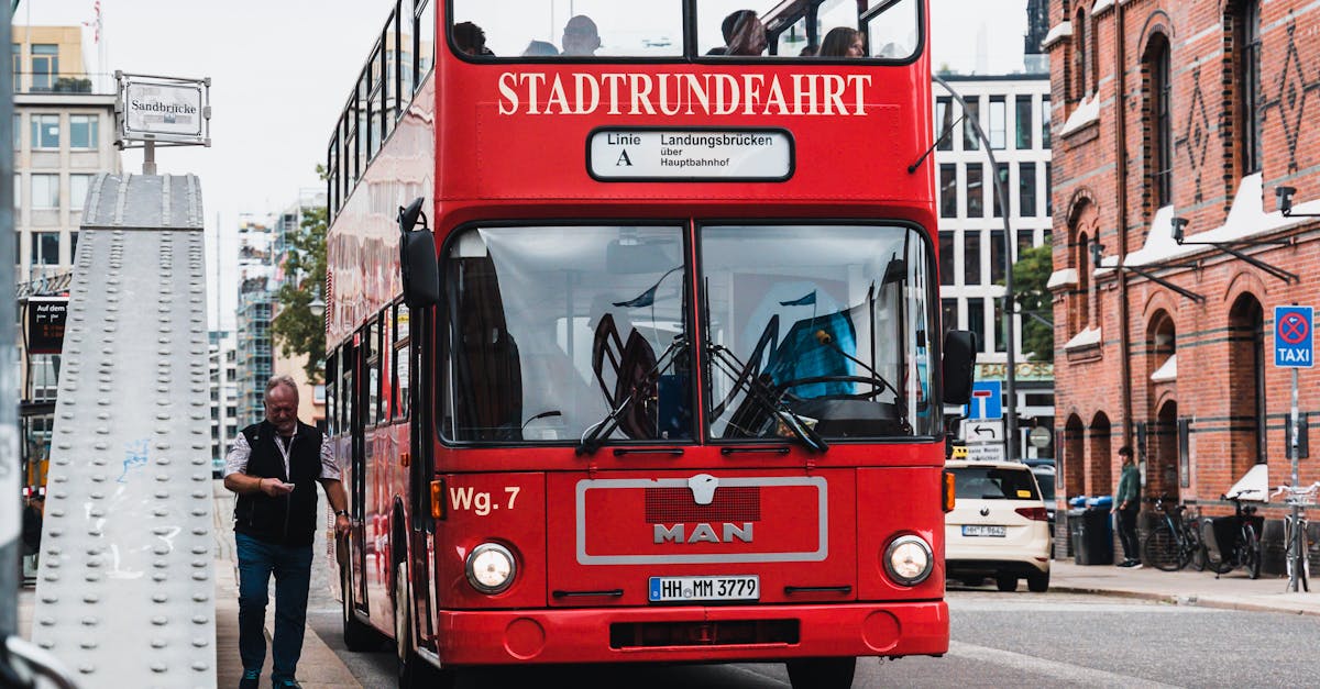 Bucureștiul reintroduce autobuzele supraetajate pentru turiști