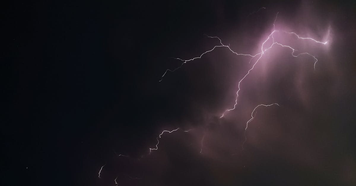 Vreme extremă în România: Coduri portocalii și galbene de instabilitate atmosferică