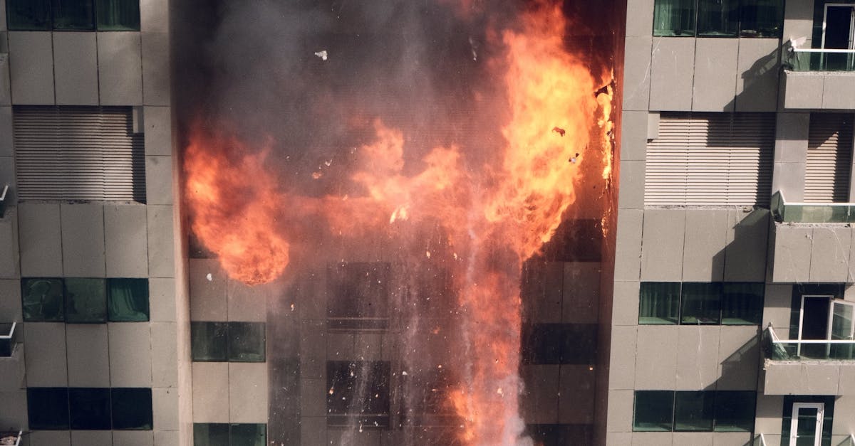 Explozie devastatoare în Reghin: o femeie de 75 de ani grav rănită