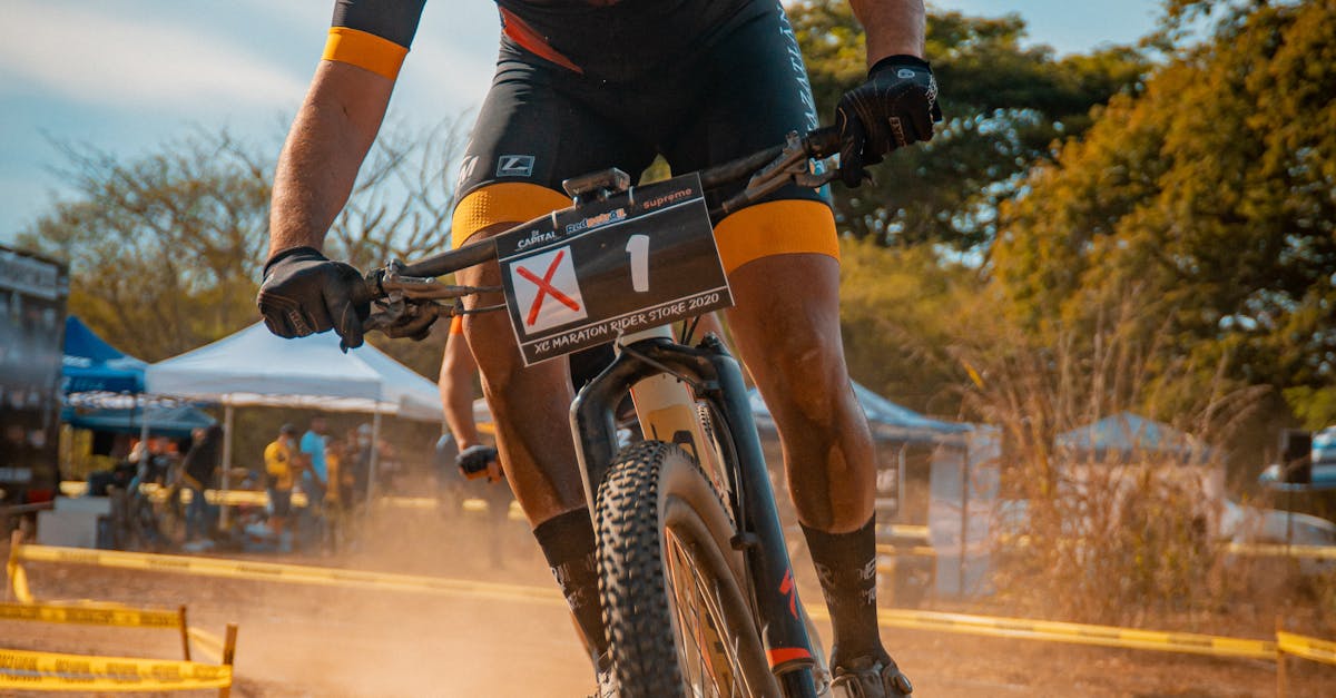Pedalând prin istorie: prima ediție a competiției Gușterița MTB