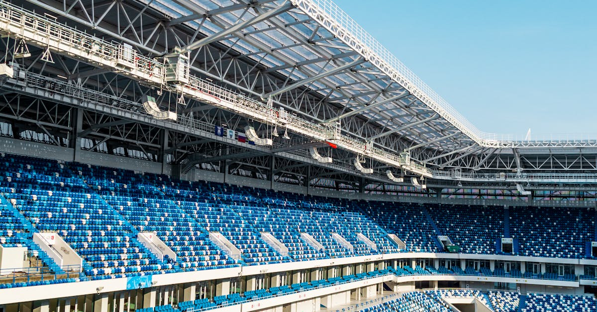 Stadionul Eroii Timișoarei avansează rapid: acoperișul se montează în curând