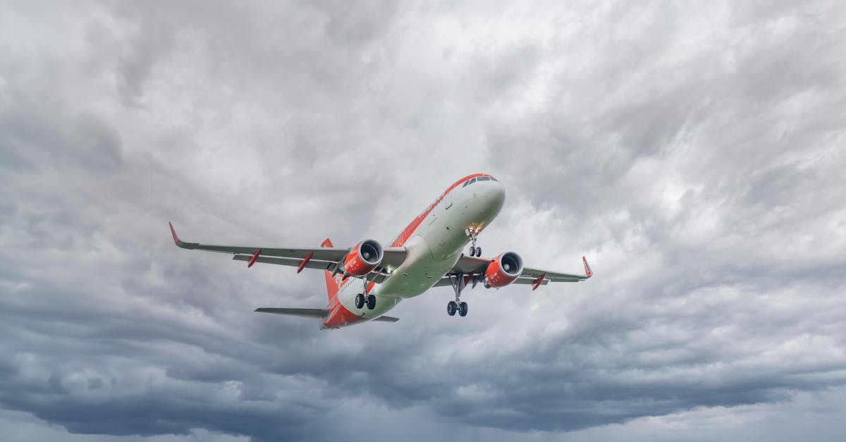 Furtunile cauzează întârzieri semnificative la aterizarea avioanelor în București