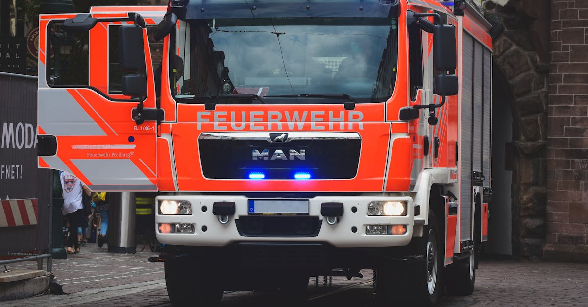 Accident tragic pe E 85: Dacia Logan zdrobită de un tir condus de un tânăr
