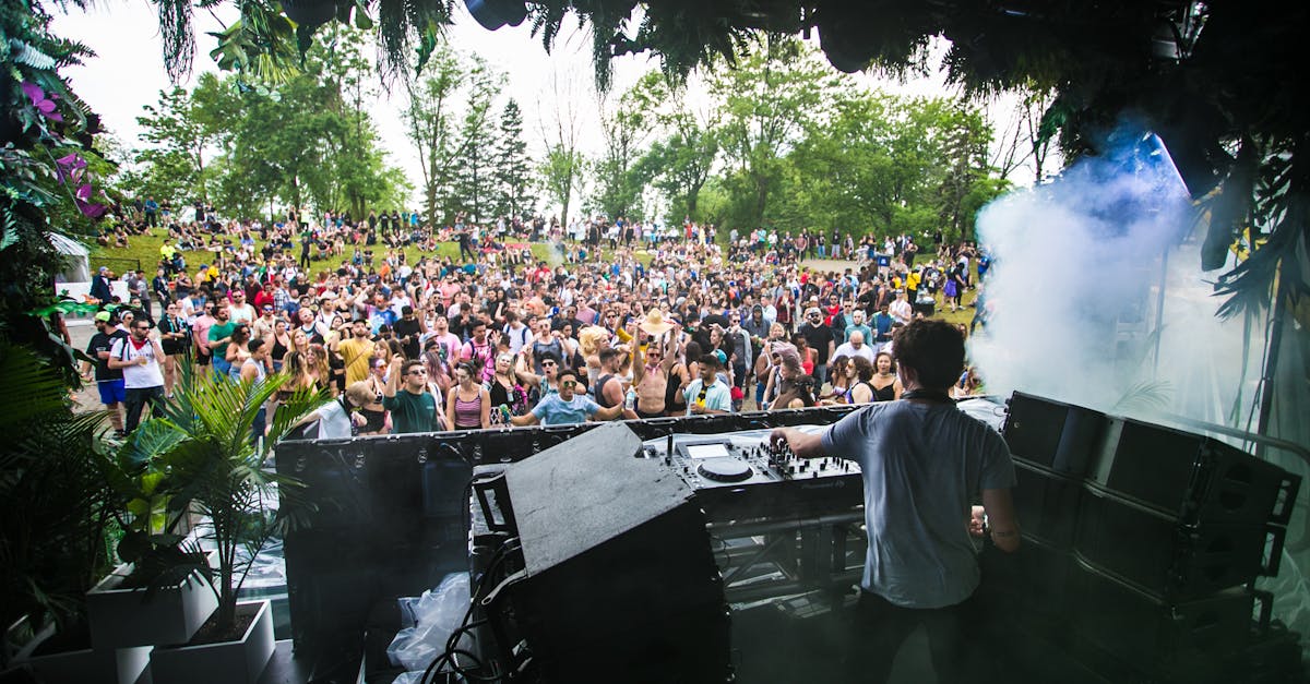 Tragedie în Aninoasa: un tânăr de 18 ani, victimă a unui fulger în timpul unui concert