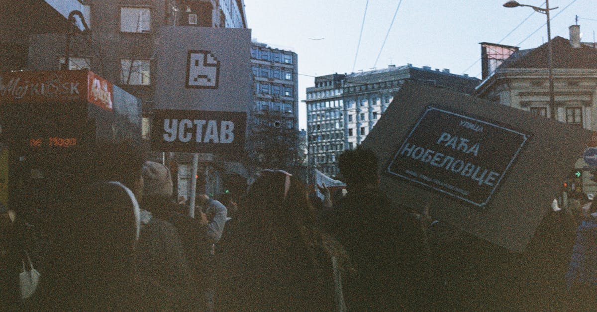 Proteste masive în Serbia cer alegeri anticipate pentru Vucic