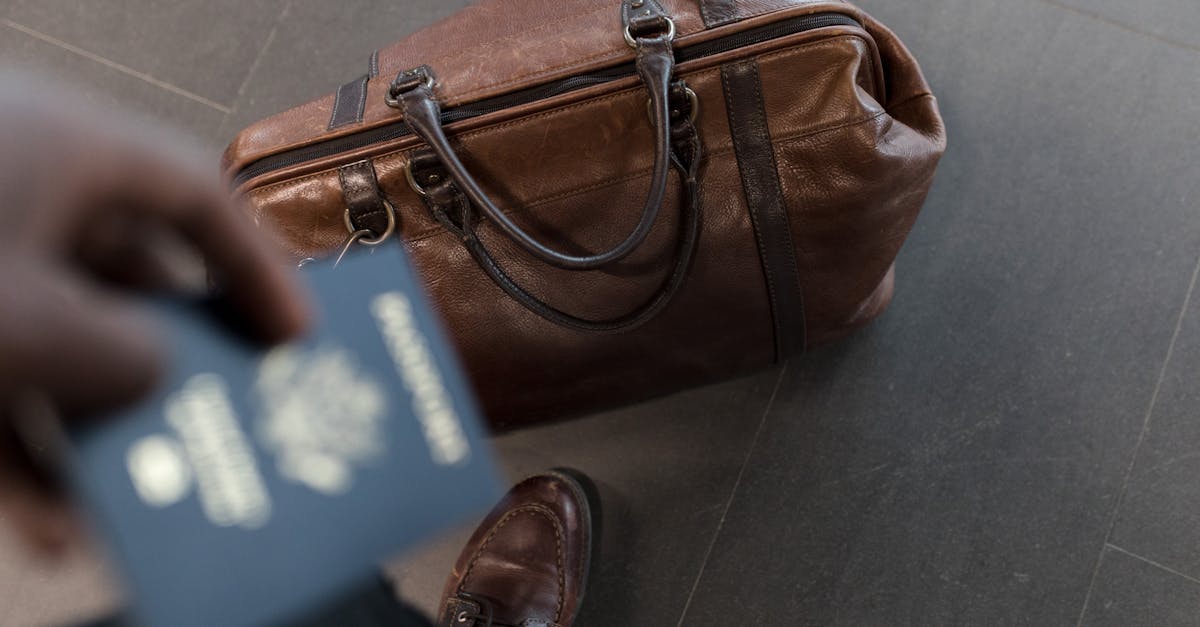 Încă o înșelăciune la aeroport: un taxi costisitor pentru un turist nigerian de 90 de ani