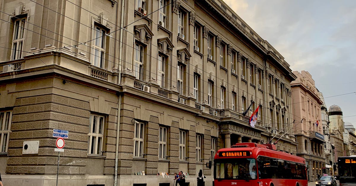 Mii de sârbi protestează pentru alegeri anticipate în Belgrad