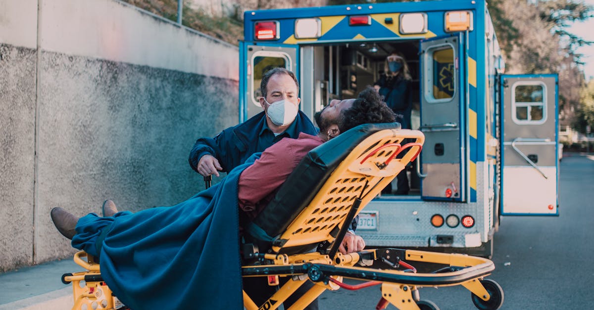 Accident grav în Neamț: ambulanță și autoturism implicate, patru răniți