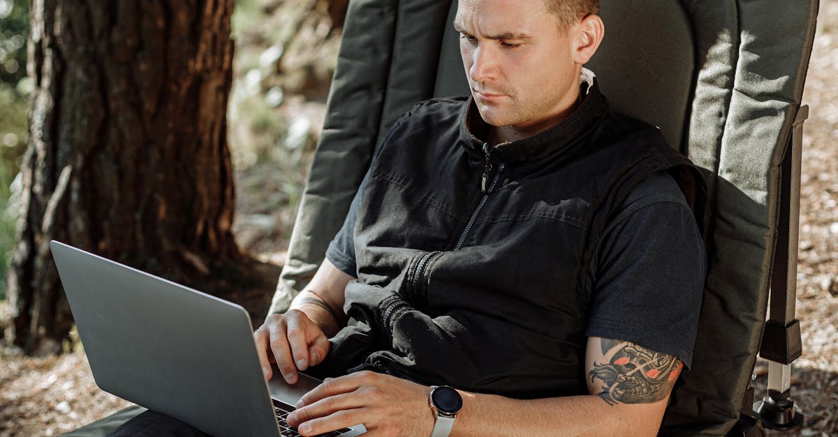 Atenție la vacanțele last minute: cum să te protejezi de înșelătorii online