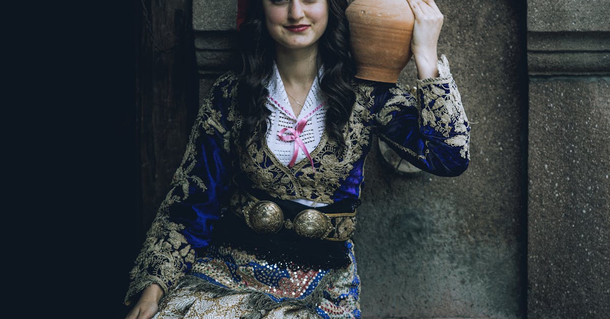 Muzeul tradițiilor populare din Moara prinde viață cu costume autentice